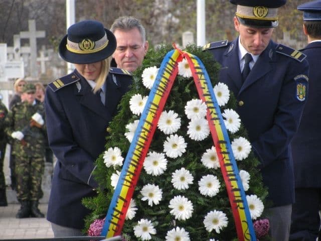 Poliţiştii de frontieră botoşăneni au omagiat eroii neamului