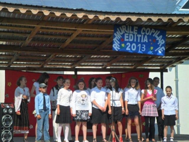 Dumbrăviţa: Ediţia a XIII-a a Festivalului de muzică şi dans „Ritmurile copilăriei” - FOTO
