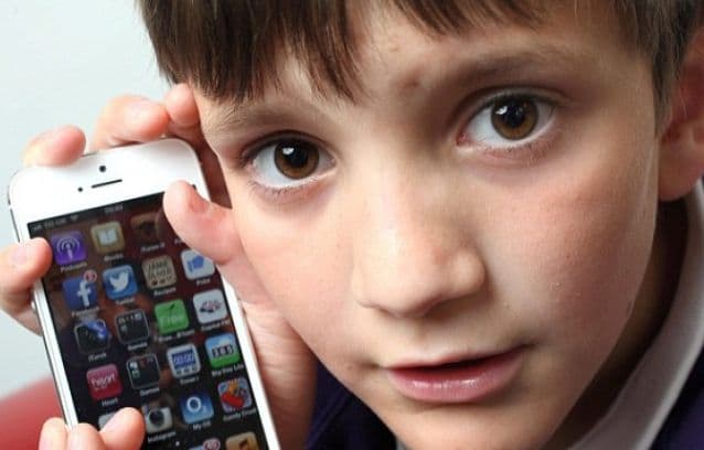 Atenție părinți! În trei ore a cheltuit 700 de euro pe iPhone-ul mamei, într-un joc gratuit