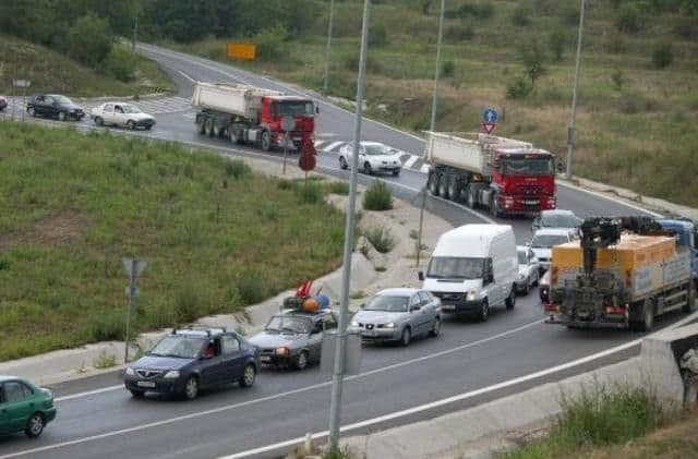 Circulaţie restricţionată de Rusalii pentru vehiculele mari. Vezi drumurile închise