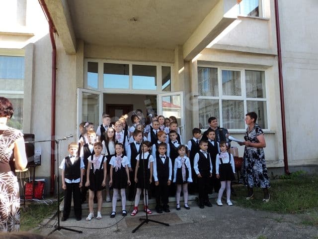 Serbarea Abecedarului la Școala „A.I. Cuza” Dorohoi - FOTO
