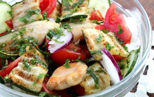 Salată de dovlecei cu pui