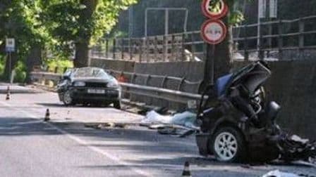 Un român a murit într-un accident la Roma. Mașina i s-a rupt în două