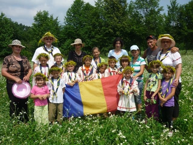 Învață de la toate!!! Ziua florilor de tei la Şcoala Primară nr. 2 Sauceniţa - FOTO
