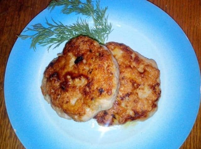 Hamburger din carne de curcan