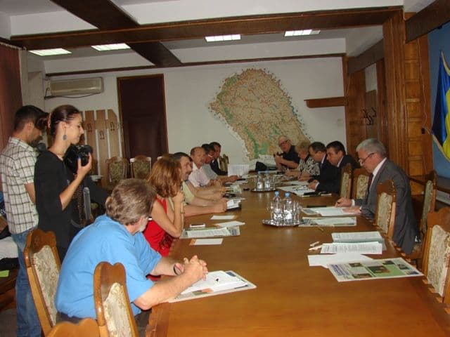 Prefectul cere botoşănenilor să ia atitudine în probleme de mediu şi de protecţie a consumatorilor