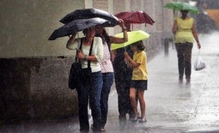 Atenție! Avertizare meteorologică COD GALBEN de vânt, descărcări electrice şi izolat grindină