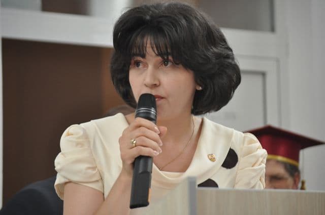 Senatorul Doina Federovici: „V-aţi ales o profesie nobilă şi vă felicit pentru asta”