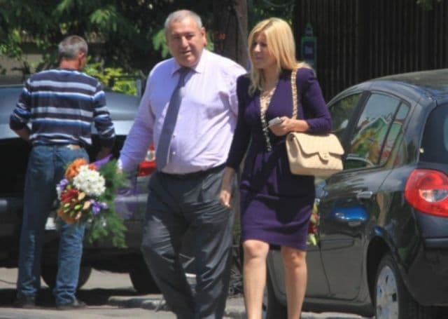 S-au afişat împreună doar pentru a păstra aparenţele! Udrea şi Cocoş sunt separaţi din 2008