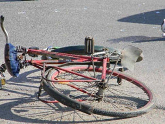 Biciclist accidentat de un șofer neatent