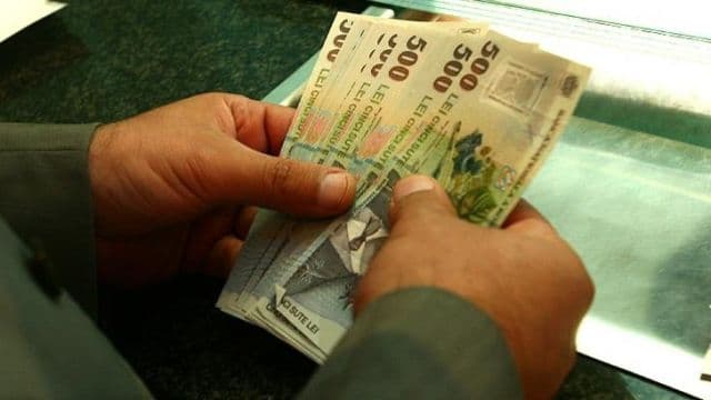 SCHIMBARE importantă pentru bugetari. Salariile lor vor depinde de performanţa profesională