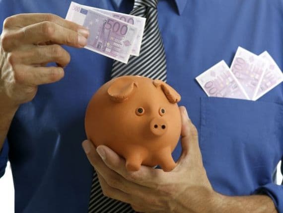 Economii în criză: Cât câștigă o firmă dacă angajează cinci absolvenți 