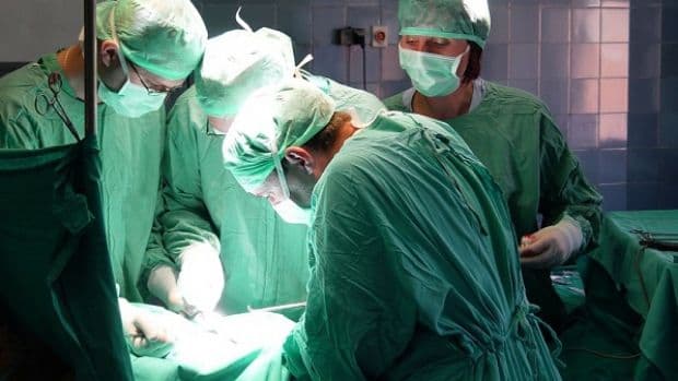 O pacientă aflată în „moarte cerebrală” s-a trezit chiar în timpul operației de prelevare de organe