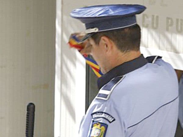 Un poliţist din Botoşani, detaşat în Mamaia, prins băut în timpul serviciului