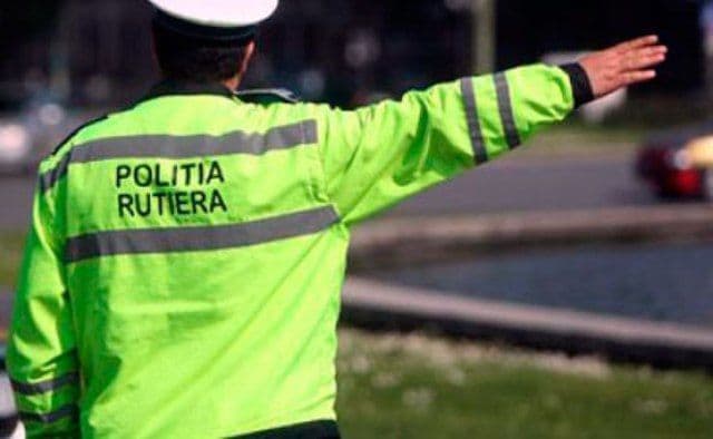 Minor de 16 ani, depistat în trafic, conducând o motocicletă