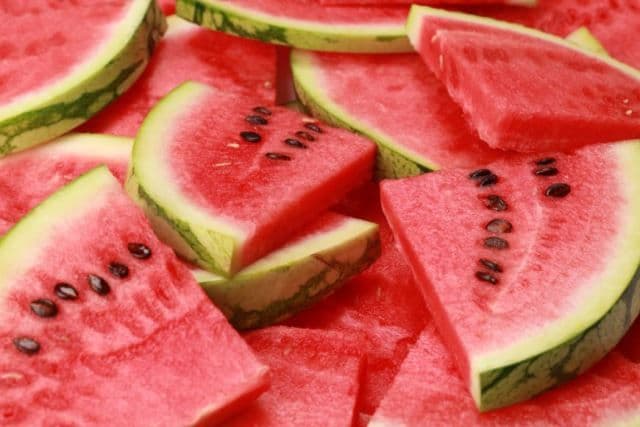Vedeta alimentației de vară și cele 10 beneficii uluitoare ale sale: pepenele roșu