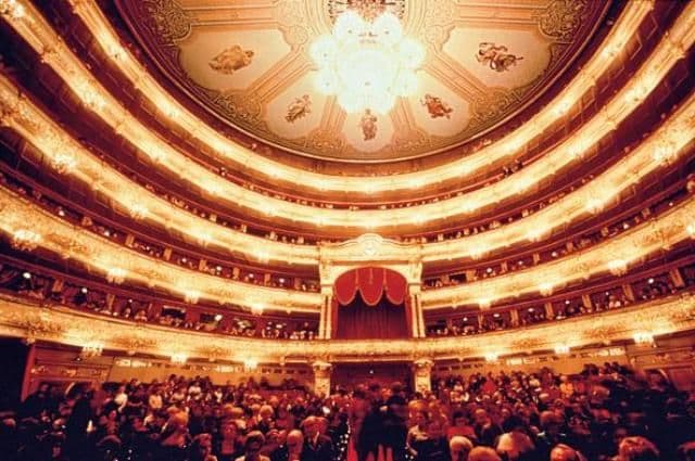 Tagedie la Teatrul Balșoi: Un violonist a murit după ce a căzut în fosa de orchestră