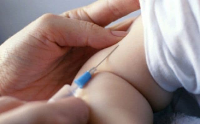 Medicii români recomandă vaccinarea pneumococică pentru copiii cu vârste până la 2 ani