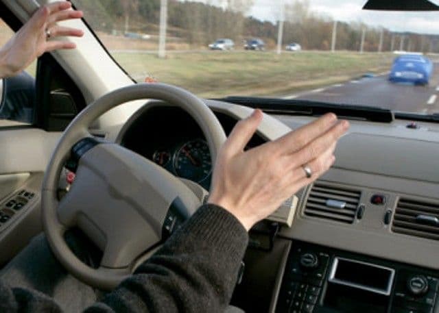 Știți care sunt simptomele unor probleme la direcție?