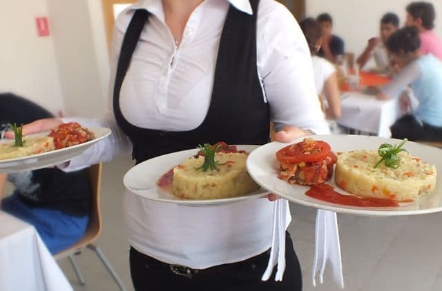 Secretele restaurantelor: Ce nu trebuie să comanzi şi cum te păcălesc chelnerii