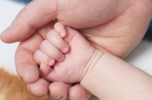 Caz incredibil: Ce a făcut o mamă cu bebeluşul pe care medicii l-au declarat mort la naştere