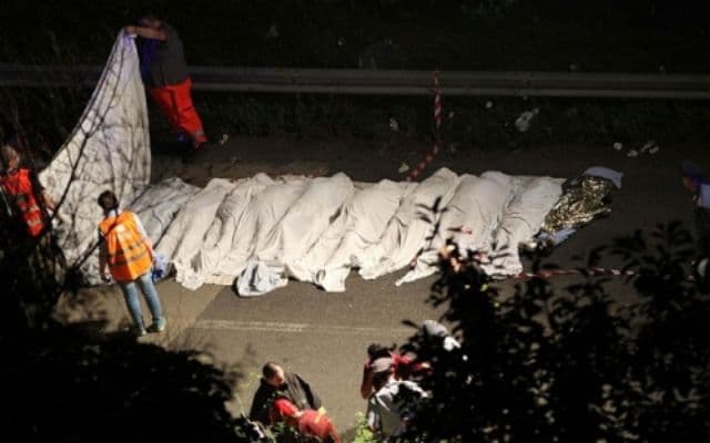 Accident grav în Italia: Cel puţin 36 de morţi, după ce un autocar aproape a zburat peste un pod