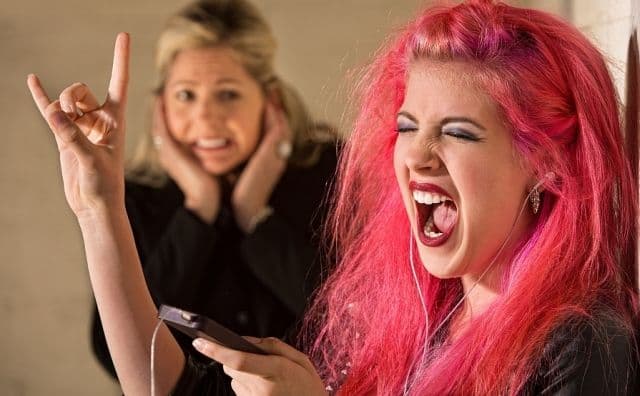 O mare problemă de sănătate îi pândeşte pe adolescenţi: 1 din 5 prezintă deja simptome