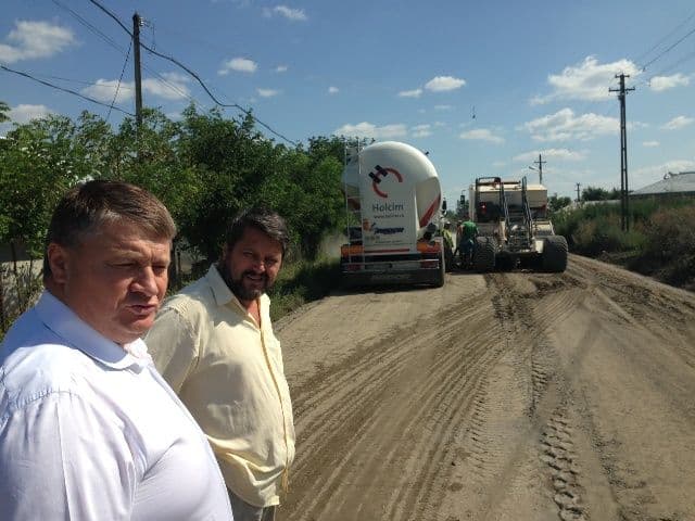 Florin Țurcanu și șeful de la drumuri Sorin Alin Clin au inspectat lucrarile desfasurate pe DJ 292 la Vorniceni