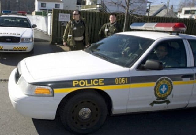 O româncă din Canada a fost bătută de un poliţist pentru că a depăşit viteza legală