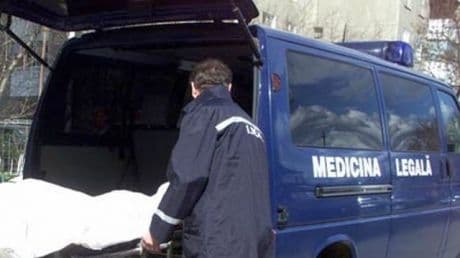 O femeie de 70 de ani și-a pus capăt zilelor într-o anexă din gospodărie