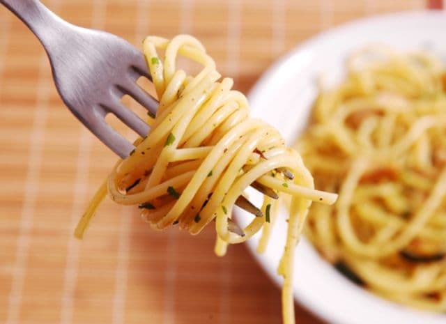Spaghete picante cu ton