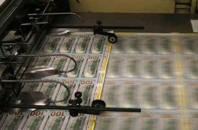 Trei miliarde de dolari au fost tipărite greşit la o bancă din Washington. La cât se ridică paguba