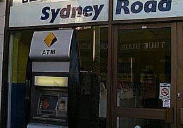O bandă de români a furat peste 100.000 de dolari din 15 bancomate din Sydney