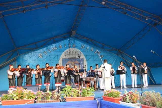 Încă un TROFEU castigat de Ansamblul „Mugurelul” la un Festival Naţional de Folclor