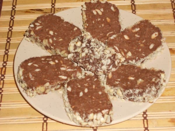 Salam de biscuiți cu alune