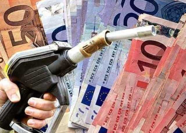 Benzina se va scumpi! Pericolul unui război în Siria a provocat o majorare cu 5 la sută a petrolului în doar două zile