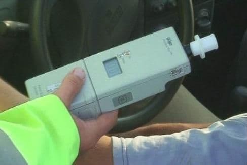 Prins băut la volan și fără a deţine permis de conducere