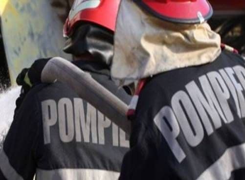 Casă incendiată în Dorohoi de fiul proprietarei