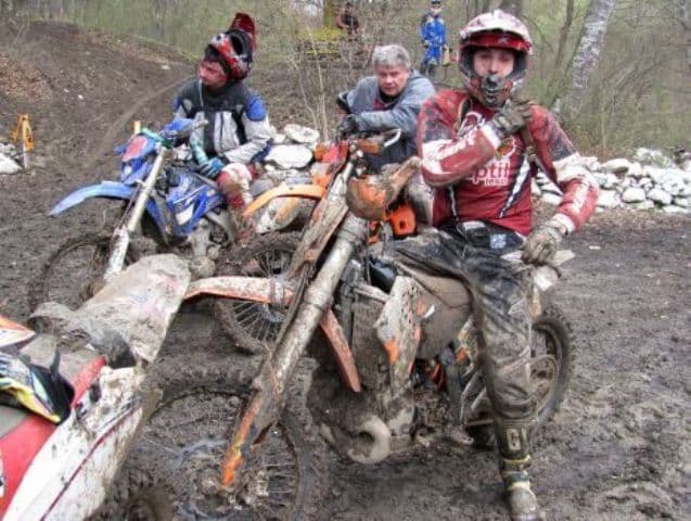 Dani Oţil, iubitul Mihaelei Rădulescu, la un pas de moarte: atacat de o ursoaică flămândă, în pădure