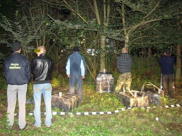Contrabandişti reţinuţi pe ambele maluri ale Prutului de polițiștii de frontieră