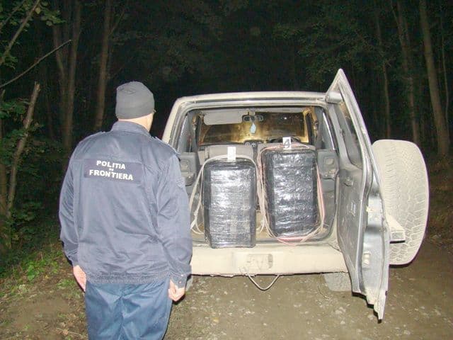 Ţigări de contrabandă descoperite în posesia unui tânăr din Cristinești la frontiera cu Ucraina