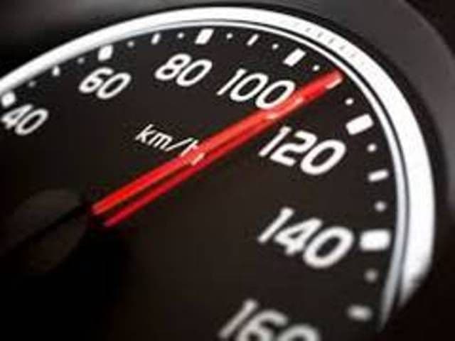 UE vrea limitatoare de viteză care să nu permită maşinilor să depăşească 112 km/oră