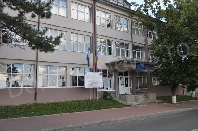 Cea mai importantă investiție a Liceului „Regina Maria” Dorohoi a fost acreditarea a două specializări. Interviu cu Emilian Pochișcan