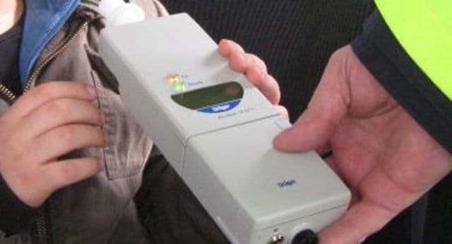 Bărbat din Hudești depistat băut la volan, deși nu avea permis de conducere