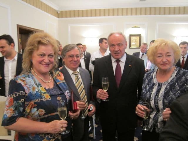 Botoșăneanca Lucia Olaru Nenati decorată de Preşedintele Republicii Moldova