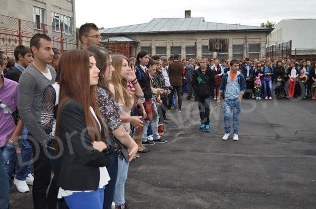 Sunetul clopoțelului la Liceul „Regina Maria” Dorohoi - FOTO