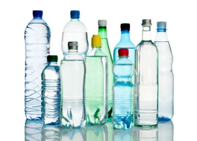 Apa îmbuteliată în plastic poate provoca tulburări hormonale