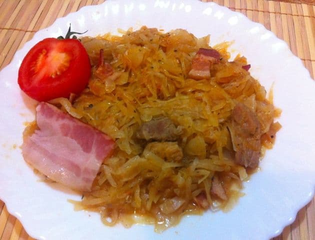 Mâncare de varză cu carne de porc
