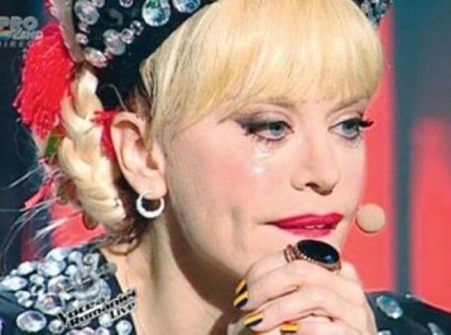 Loredana Groza, în doliu. Puştioaca de 16 ani din trupă a murit
