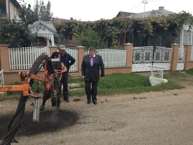 Preşedintele CJ și directorul de la drumuri au inspectat lucrările desfășurate pe DJ 208  și DJ 294 